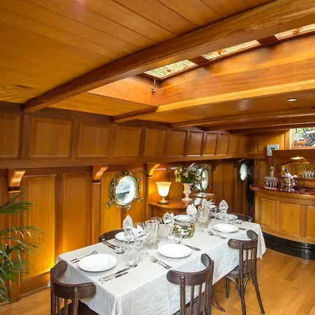 Barge Tango 보르도